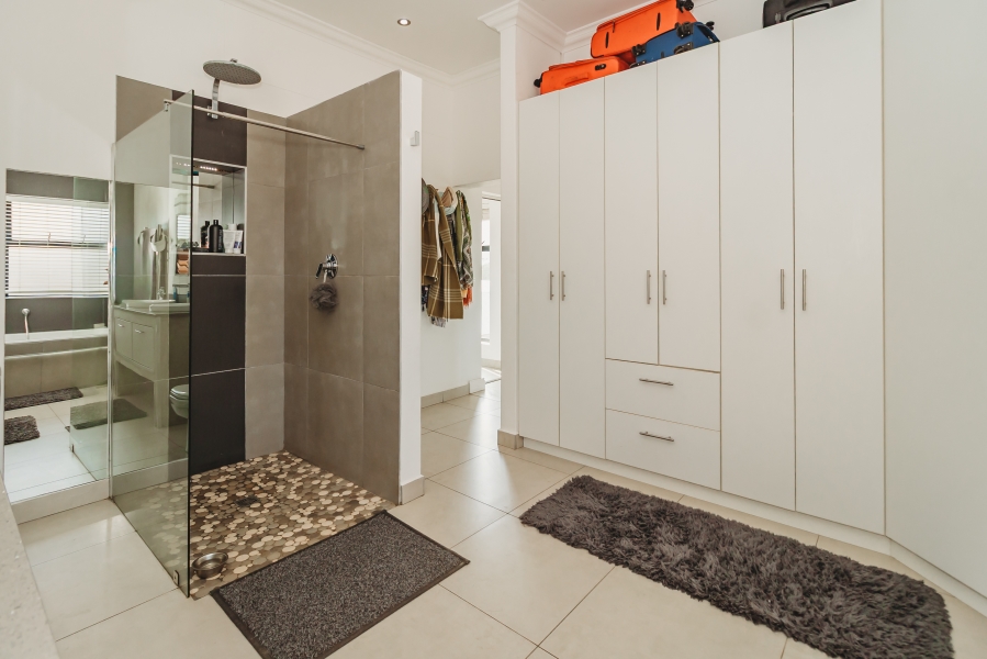 5 Bedroom Property for Sale in Kraaibosch Country Estate Western Cape